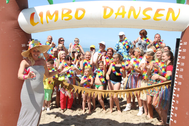 Opnames videoclip 'De Trisha Limbo' in zomerse sfeer