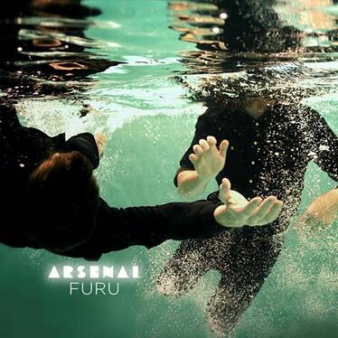 waanzinnige live performance Lotto Arena is videoclip nieuwe Arsenal single 'Not Yet Free'