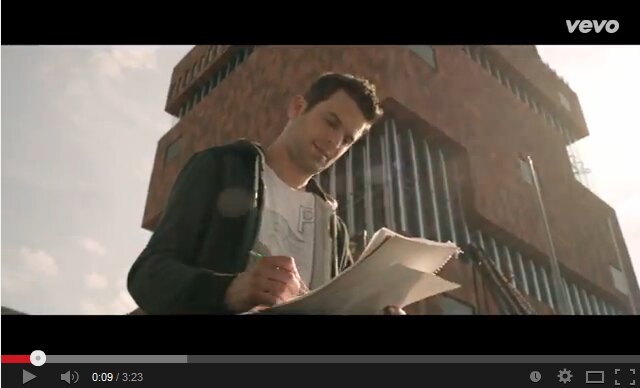 Gloednieuwe video voor ‘Hou Me Vast’ van Karree Konfituur