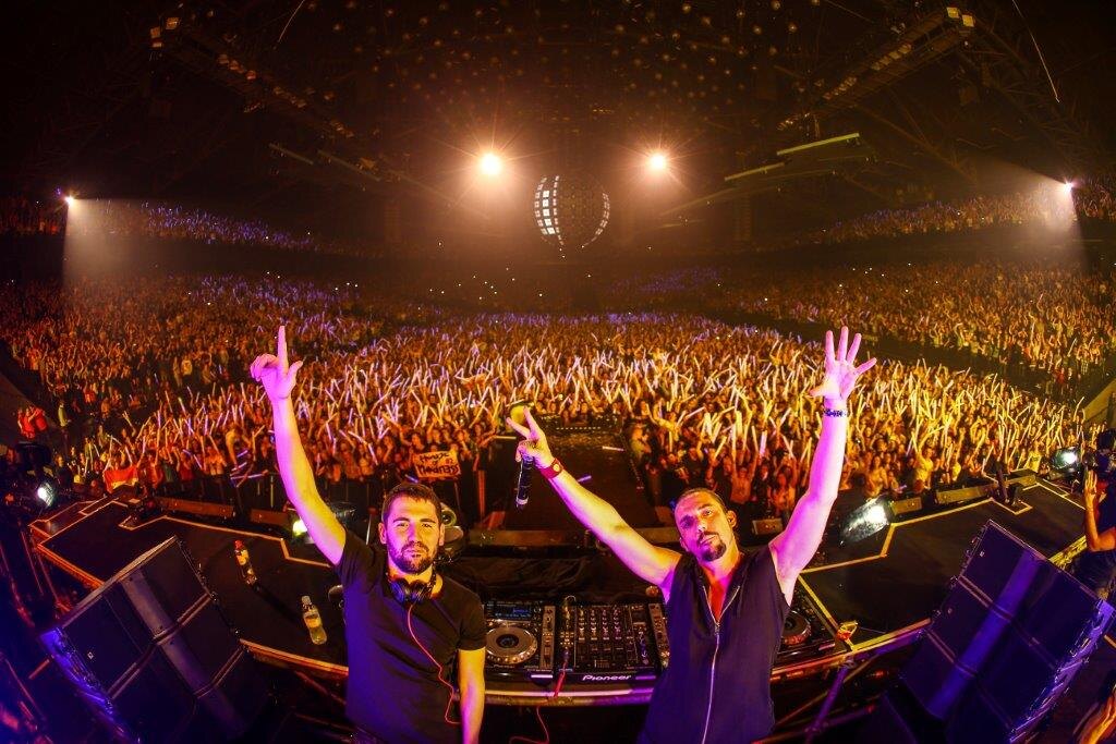 Dimitri Vegas & Like Mike trapten Bringing The World The Madness tournee af