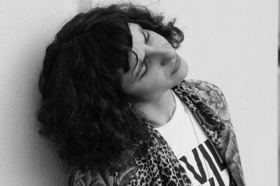 Scarlett O’Hanna releases ‘With Hope Comes The Morning’, a free download single