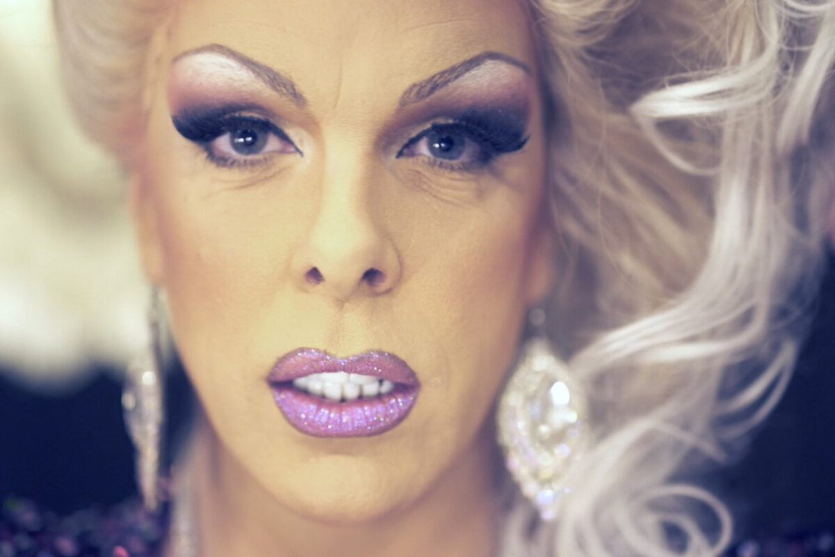 Youtube-video: van kerel naar Beauty Queen in 2'30" 