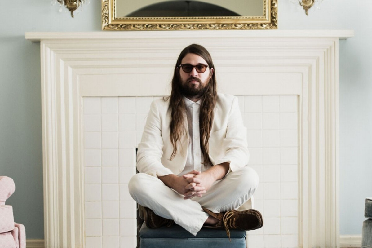 Matthew E. White komt op 23 april naar de Ancienne Belgique
