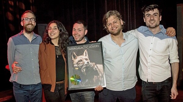 Koningspaar onder de indruk van Intergalactic Lovers