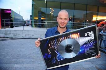 Dubbel platina voor Stan Van Samang met het album "Liefde voor publiek"