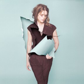 Maaike Ouboter lanceert single "Anders"