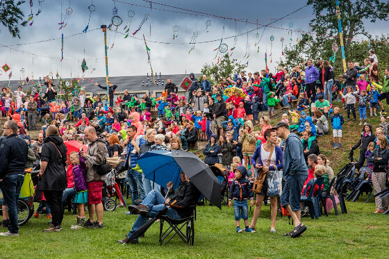 Kobbojs & dindianen doen regendans op Zomerhappening
