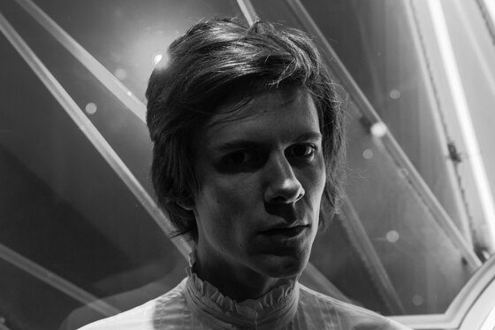 Fragiele singer-songwriter Bony King naar Nijdrop