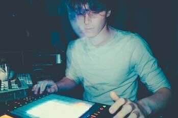 Elliot Moss Premieres ‘Pattern Repeating’ video via Dummy Magazine
