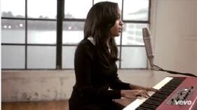 Hou Ruth B in de gaten
