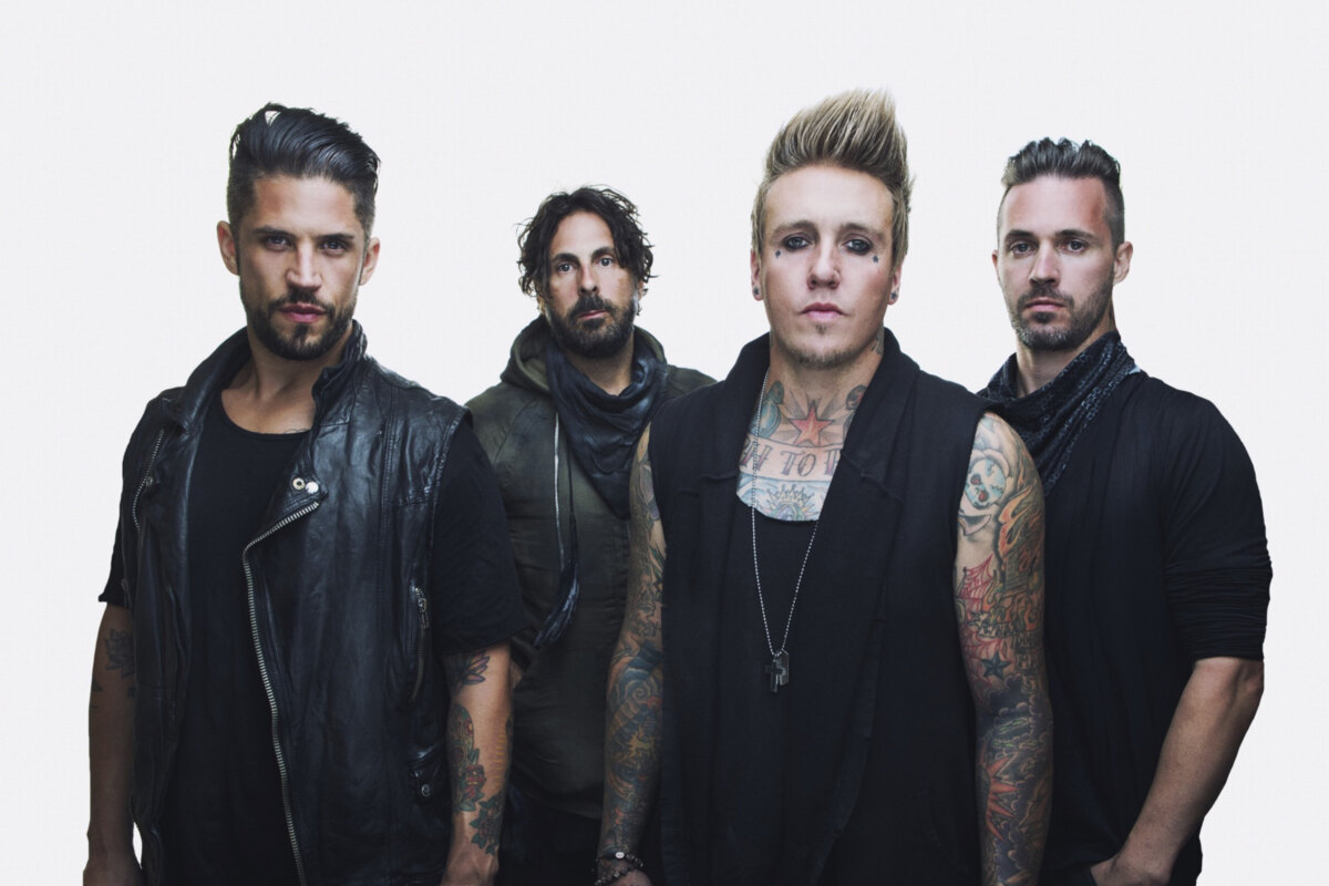 Papa Roach release music video for new single "Falling apart"