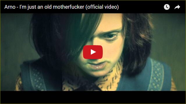 Arno voorziet de openingstrack van zijn nieuwe album van een opvallende clip: 'I'm just an old Motherfucker'