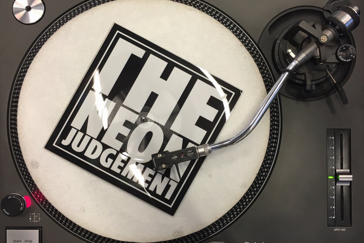 Dave Clarke remix van The Neon Judgement draait vierkant