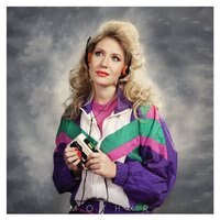 MOTHXR stelt voor "She Can't Tell"
