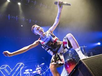 Years & Years zet Vorst Nationaal in lichterlaaie en brengt nieuwe single en video uit