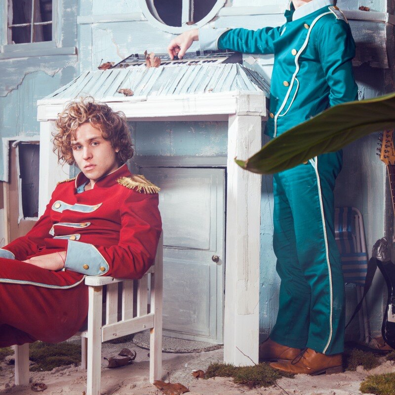 Compact Disk Dummies lossen videoclip bij Holy Love, de hot shot van deze week op Studio Brussel