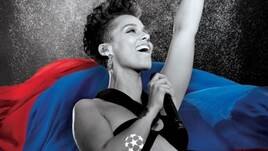 Alicia Keys zingt tijdens de finale van de UEFA Champions League