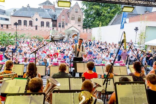 Zot Geweld brengt cultuur tijdens Maanrock