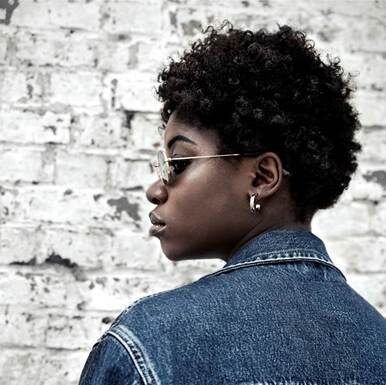 Coely tekent contract bij Universal Music en kondigt nieuw materiaal aan