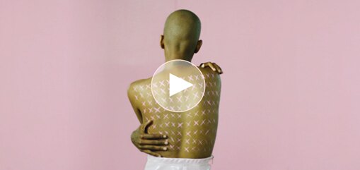 Coely verrast met strijdvaardige videoclip 'Don't Care'