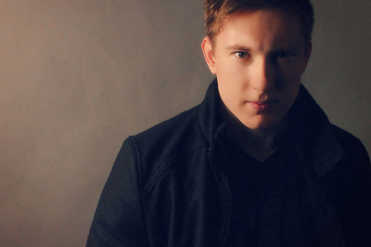 Thomas Hayes' Summer-infused positivity in "Show Me What It Feels Like"