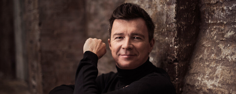 Rick Astley komt op 4 mei naar de Stadsschouwburg in Antwerpen