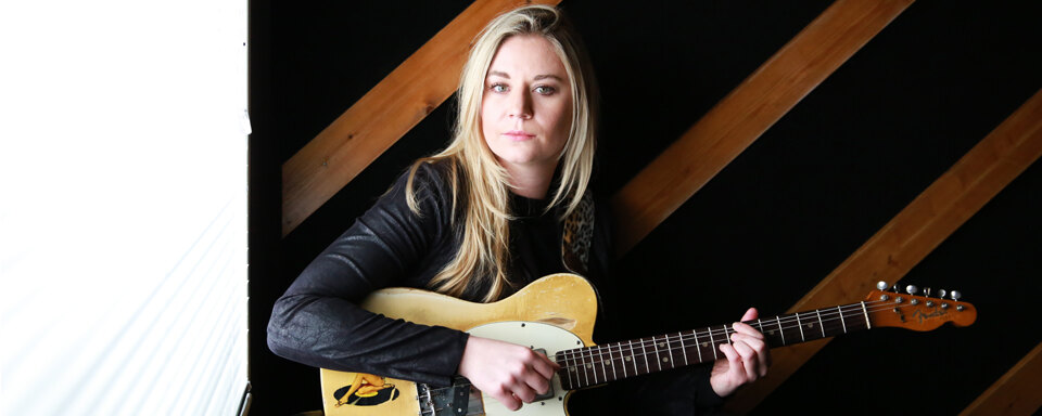 Blueszangeres Joanne Shaw Taylor stelt haar nieuwste album 'Wild' voor.
