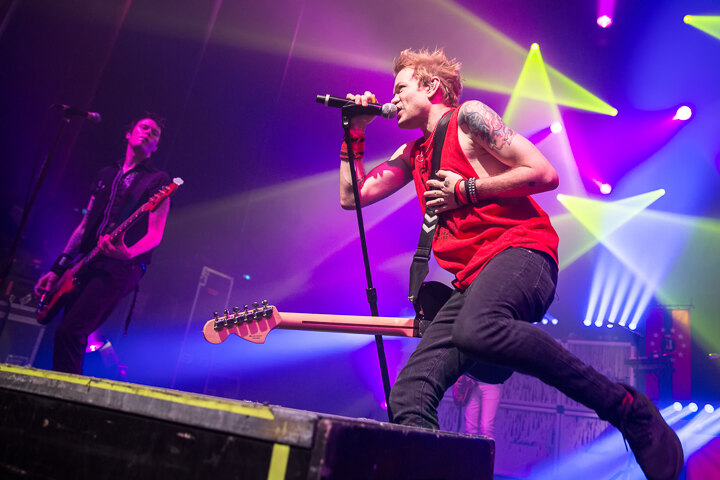 Sum 41 doet AB op zijn grondvesten daveren