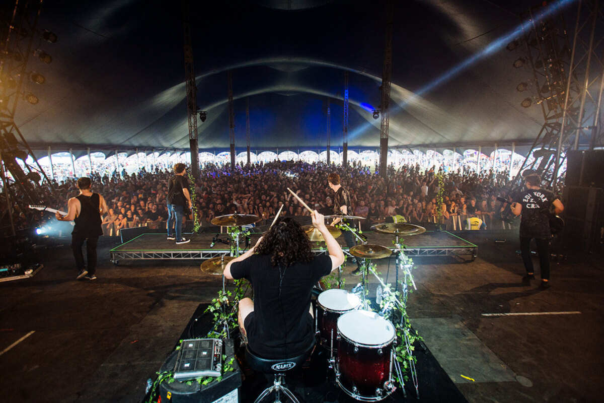 In hearts wake reveal new track "Warchy