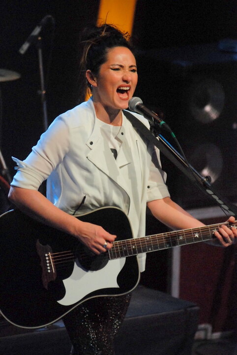 KT Tunstall bruist van energie en talent op Zermatt Unplugged