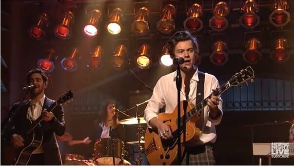 Harry Styles maakt TV debuut als solo artiest met 2 nieuwe nummers