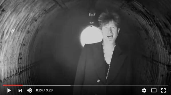 Stef Kamil Carlens: Single/Clip 'Empty World' uit het nieuwe album 'Stuck in The Status Quo' 