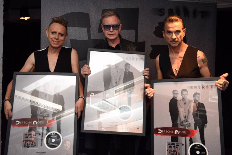 Depeche Mode - Gouden plaat en een uitrvberkocht Sportpaleis