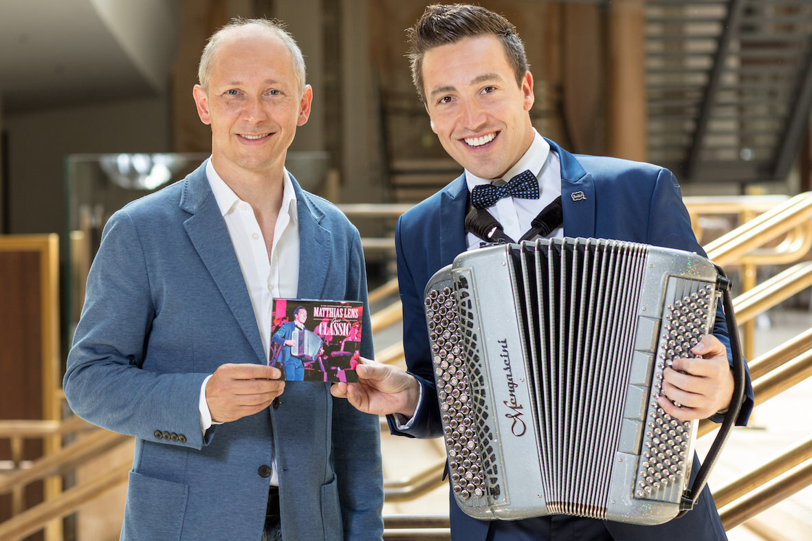 Matthias Lens brengt op 4de soloalbum accordeonversies van Lotti’s ‘Goes Classic’-klassiekers