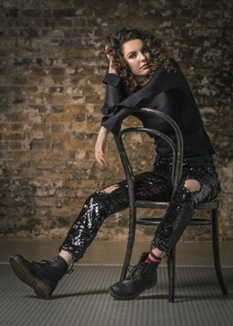 Shalisa signs contract with international label Hollywood Records