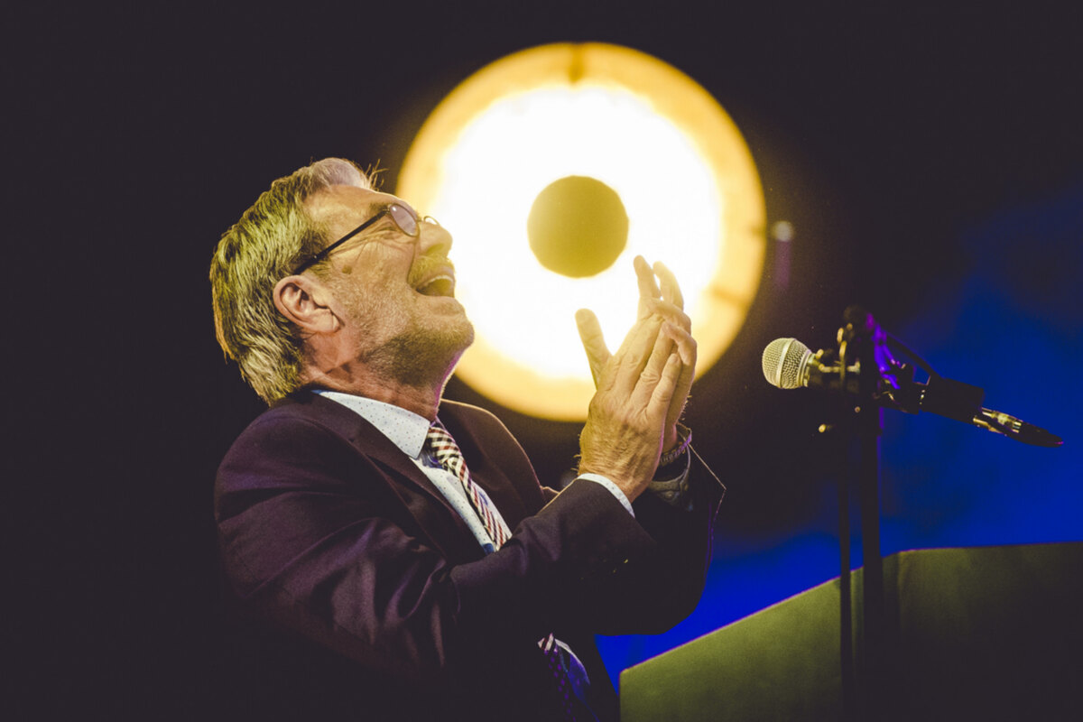 Hammond-koning André Brasseur brengt met “Revolution 2000 Part 2” gloednieuwe versie van all-time classic uit op exclusieve 7-inch