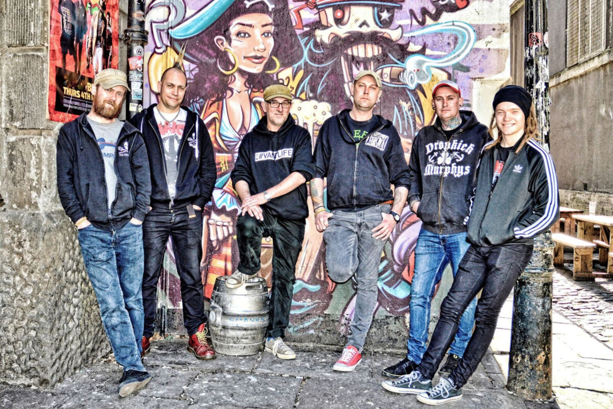 Punkband Ferocious Dog zamelt eten in voor voedselbank