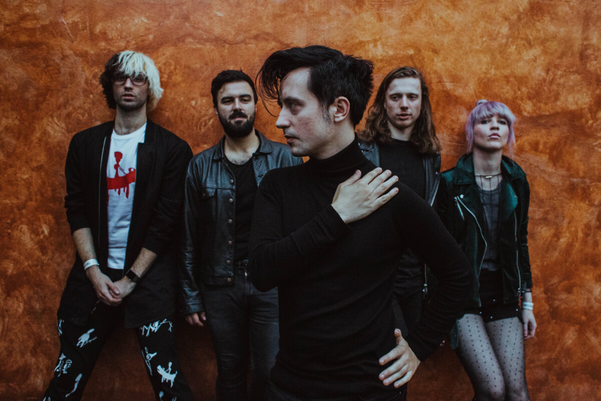 White is terug met nieuwe single/video
