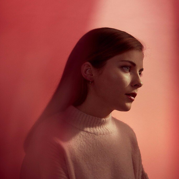 Ivy Falls stelt nieuwe single 'Gold' van debuut EP 'Mean Girls' voor. 