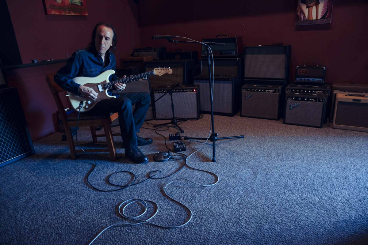 Iconic Los Angeles Guitar Icon Michael Landau Announces New Album 'Rock Bottom'