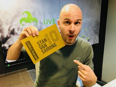 Stan Van Samang stunt met 'Golden Ticket'