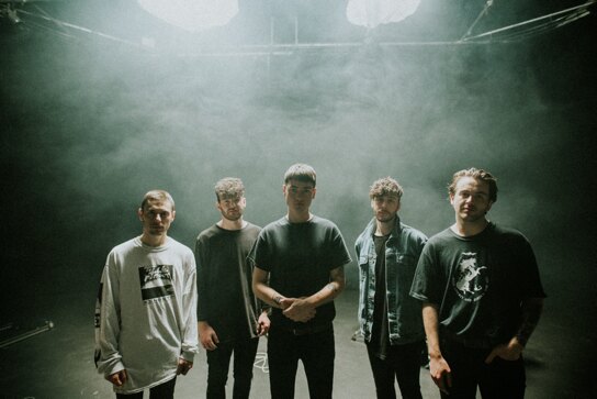 Boston Maner release new single "Drowned in gold"