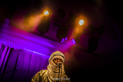 Tinariwen en publiek creëren extatische sfeer in De Casino