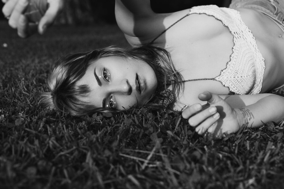 Lauren Ruth Ward - Sideways new video's