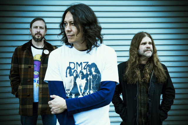  Earthless release 2nd single & audio stream of title track 'Black Heaven'!