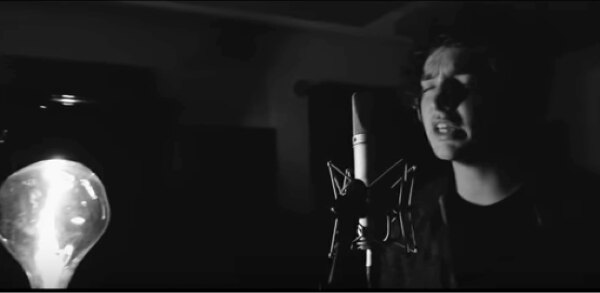 Dan Owen releases acoustic piano version of 'Icarus'