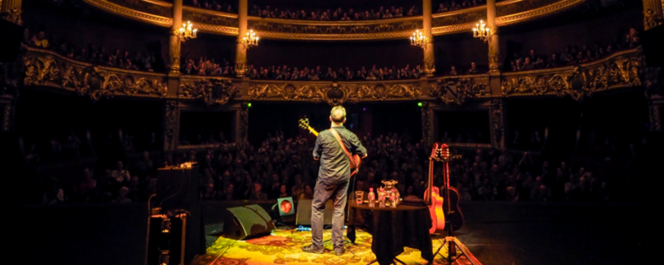 De Ierse singer-songwriter Luka Bloom stelt nieuw album 'Refuge' voor in november