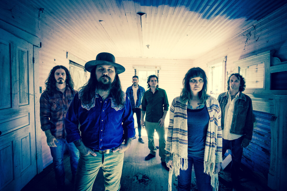 Thomas Wynn And The Believers Perform "Burn As One"
