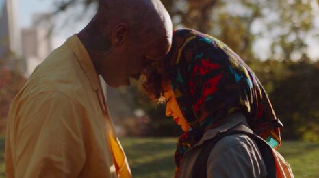 Rejie Snow lanceert de video voor Egyptian Luvr
