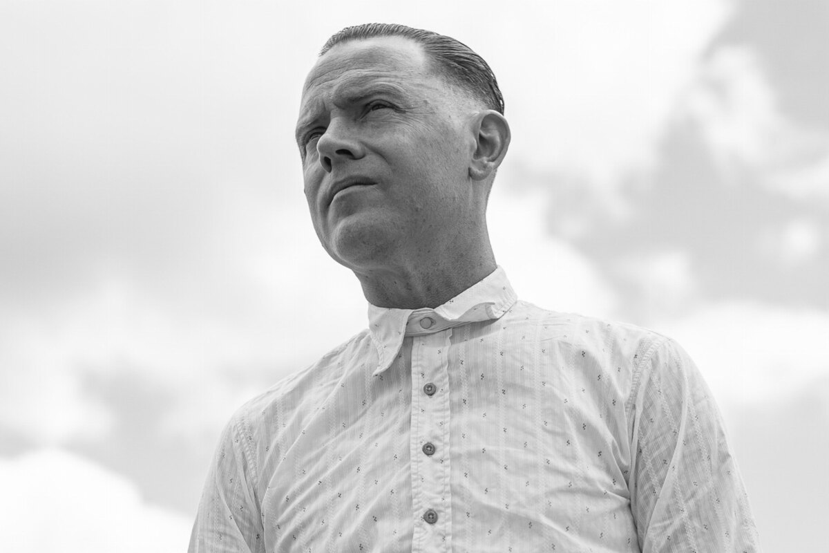 De magische moderne oerklanken van C.W. Stoneking op Rotterdam Bluegrass Festival 